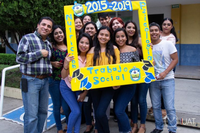 Festejan a graduados de la UAT en el Campus Victoria