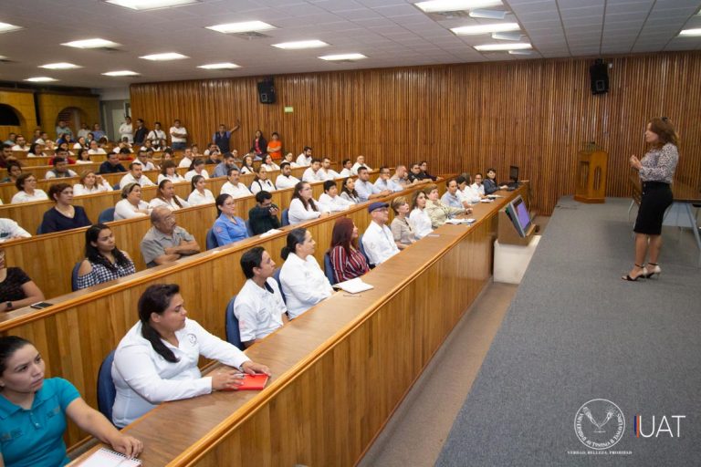 Imparte UAT conferencias de comunicación y liderazgo directivo