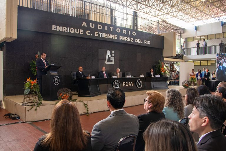 Reconoce Rector trayectoria académica de la Facultad de  Comercio Victoria