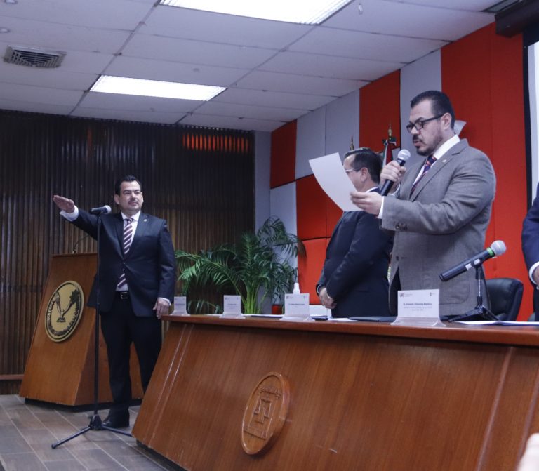 El Dr. Edy Izaguirre asume la Dirección de la Facultad de Derecho Victoria