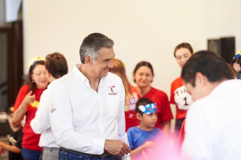 Festejan la Dra. María y el gobernador a las y los niños en Casa Tamaulipas