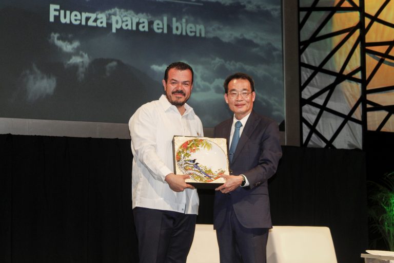 Recibe la UAT visita del embajador de Taiwán