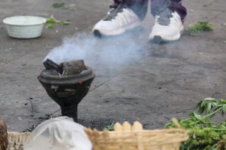 Lo que debes saber sobre la facturación de brujería que ofrece el SAT