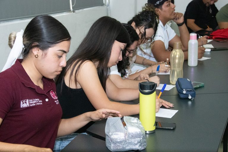 Promueve UAT estilos de vida saludable entre estudiantes universitarios