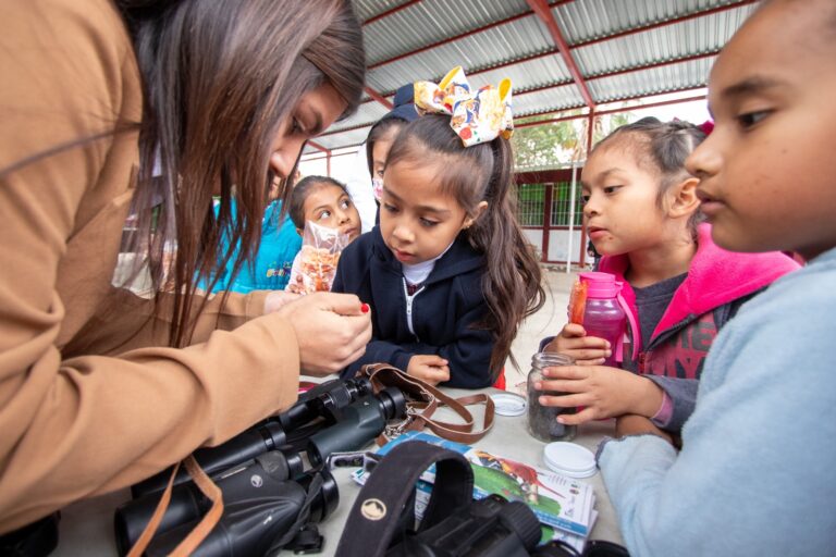 Promueve UAT actividades científicas para alumnas de escuelas primarias