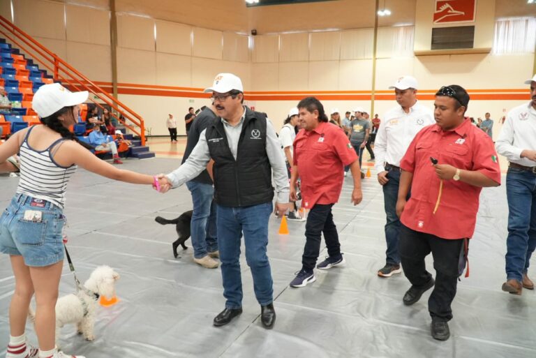 El rector de la UAT inaugura curso de adiestramiento canino K-9