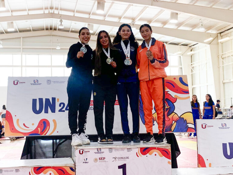 Laura Zamora da bronce en Karate para la UAT