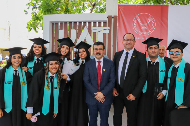 Rector de la UAT, Dámaso Anaya, preside graduación en la UAM Mante