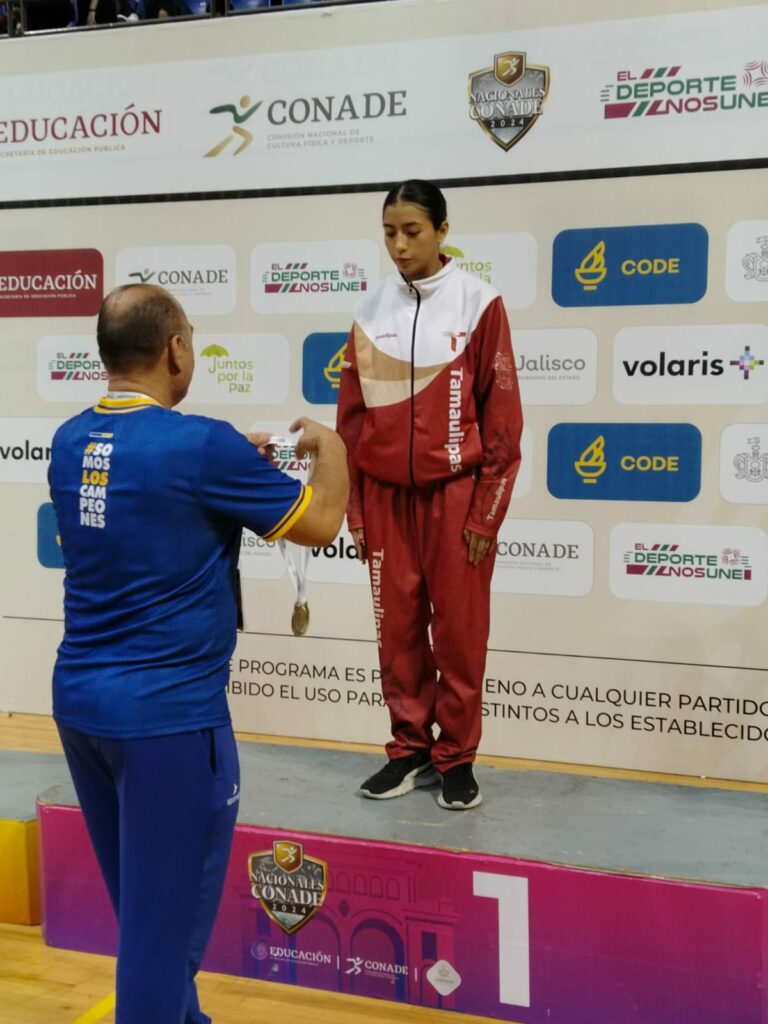 Laura Melisa, karateca de la UAT, es campeona nacional