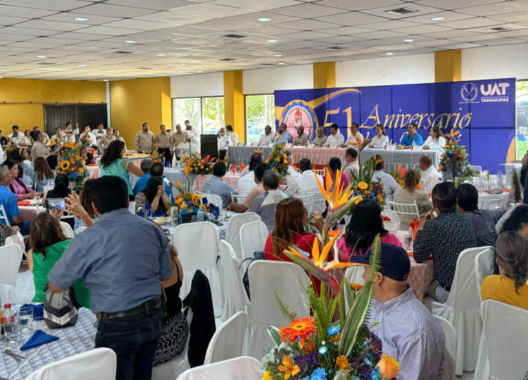 El rector Dámaso Anaya presidió la celebración del 51 Aniversario del SUTUAT