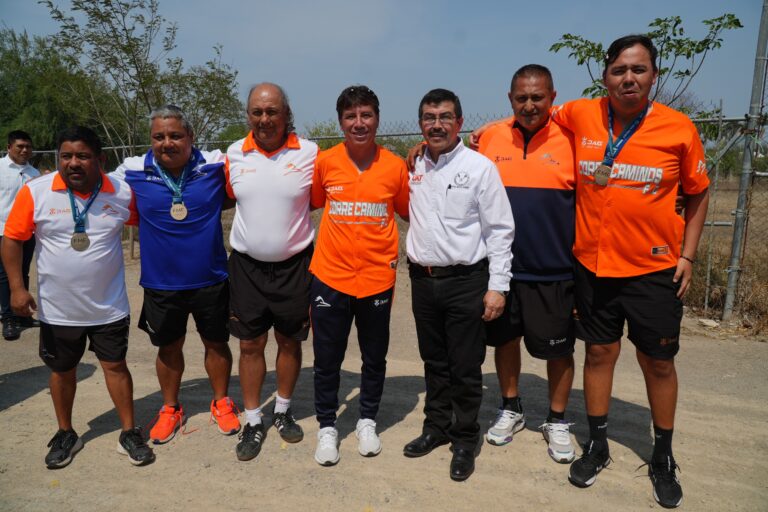 Recibe rector a los Correcaminos campeones de la Liga Premier