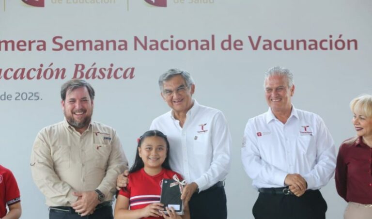 Pone en marcha Américo campaña de vacunación en escuelas y entrega tabletas a niñas y niños Pone en marcha Américo campaña de vacunación en escuelas y entrega tabletas a niñas y niños