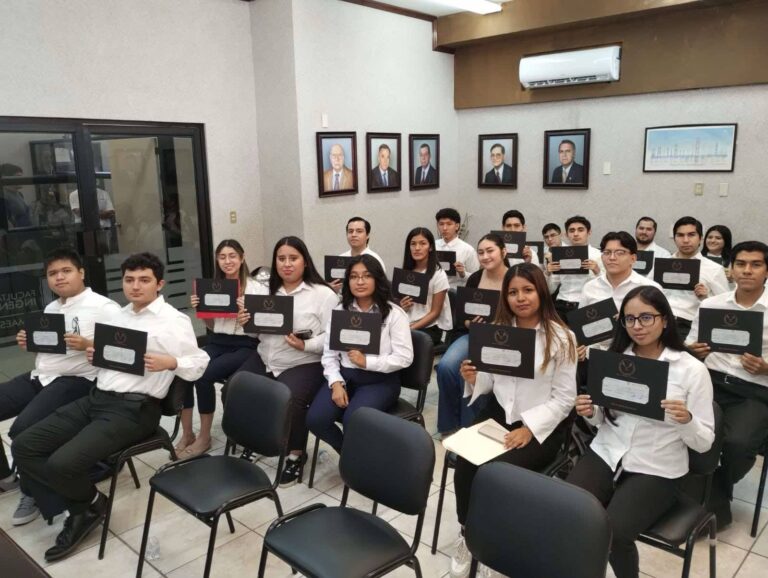 Entrega la UAT becas de excelencia y labor humanista a sus estudiantes Entrega la UAT becas de excelencia y labor humanista a sus estudiantes