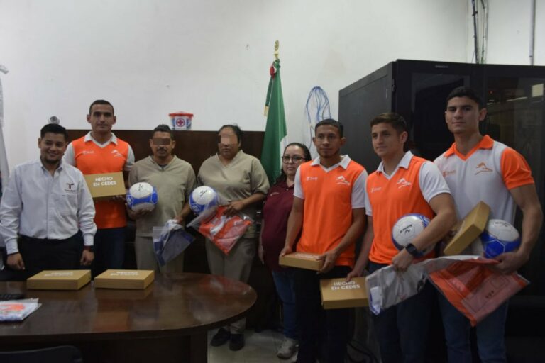 El club de futbol Correcaminos contribuye en actividades deportivas del CEDES Victoria El club de futbol Correcaminos contribuye en actividades deportivas del CEDES Victoria