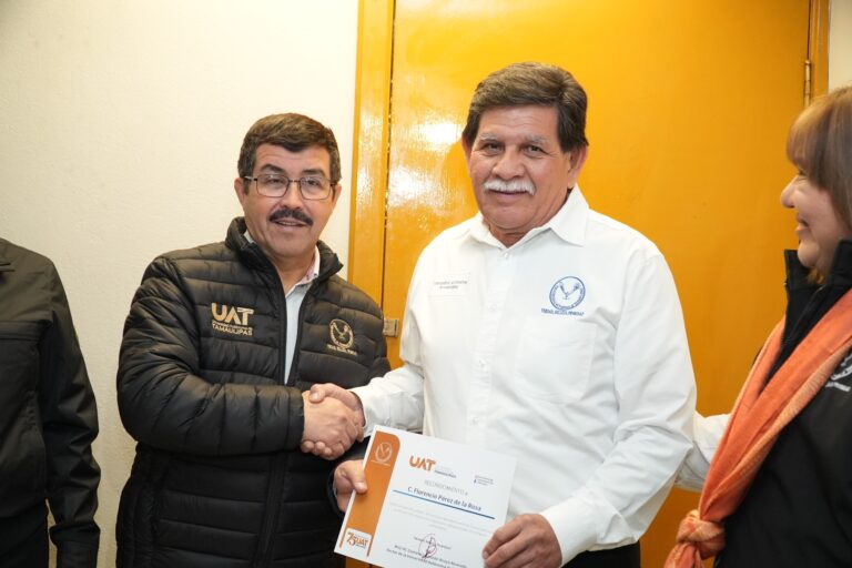 Reconoce UAT a estudiantes destacados y egresados del CeINA Reconoce UAT a estudiantes destacados y egresados del CeINA