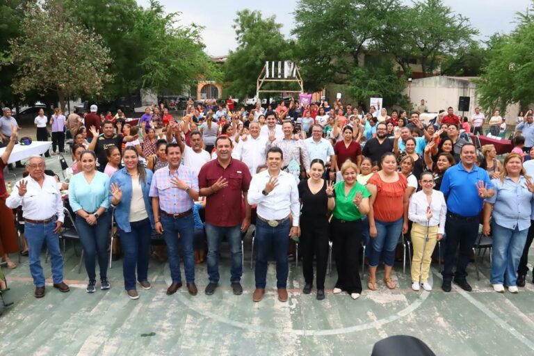 Disfrutan vecinos de la Moderna de divertida Tarde en Familia.
