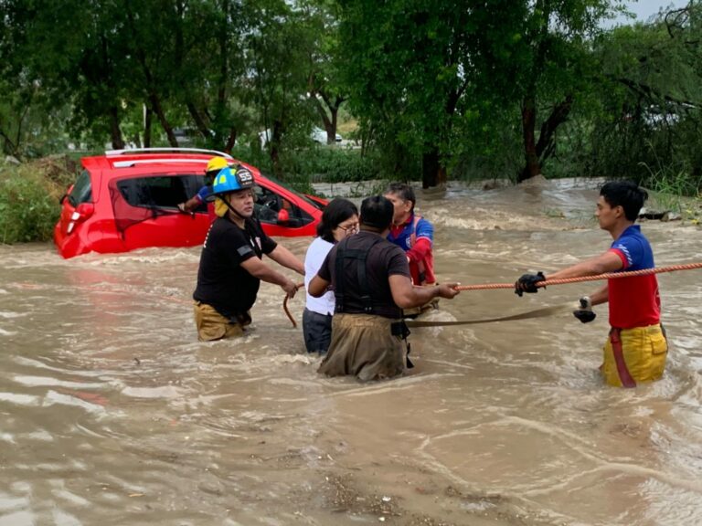 Brinda PC Victoria asistencia oportuna a la población durante torrencial lluvia.