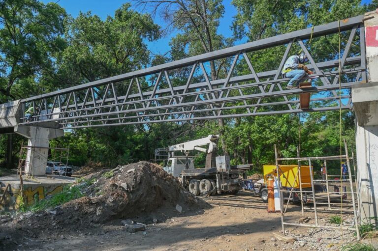 Puente peatonal del 13 Práxedis Balboa será más seguro
