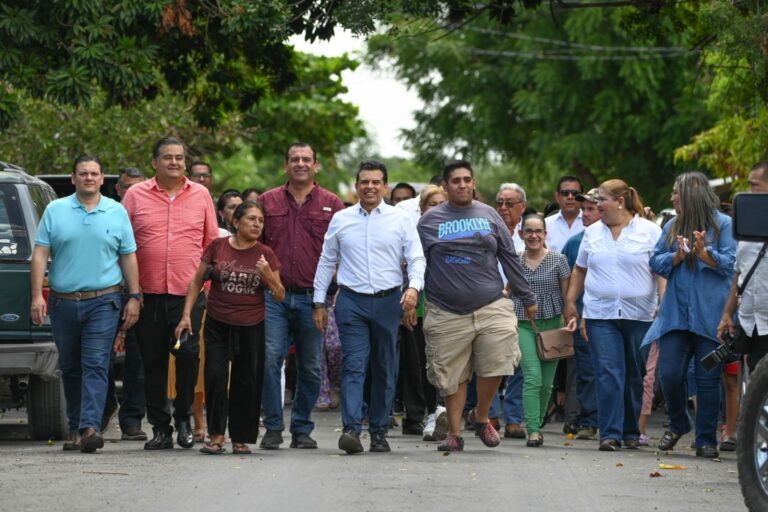 Entrega Municipio calle pavimentada en colonia México