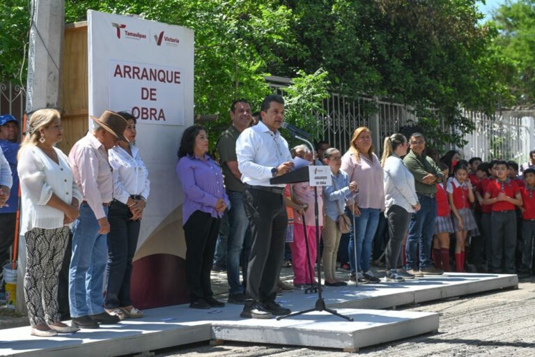 Alcalde Lalo Gattás da banderazo a dos obras más de pavimentación