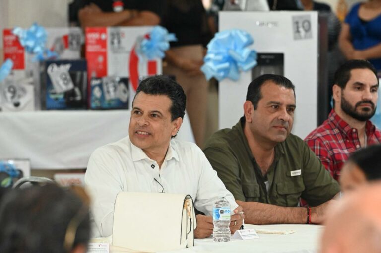Trabajadores del Municipio son la fuerza de su familia y de Victoria: Lalo Gattás