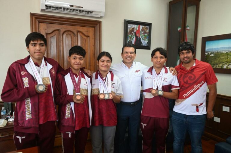 Recibe alcalde de Victoria a medallistas de plata y bronce Recibe alcalde de Victoria a medallistas de plata y bronce
