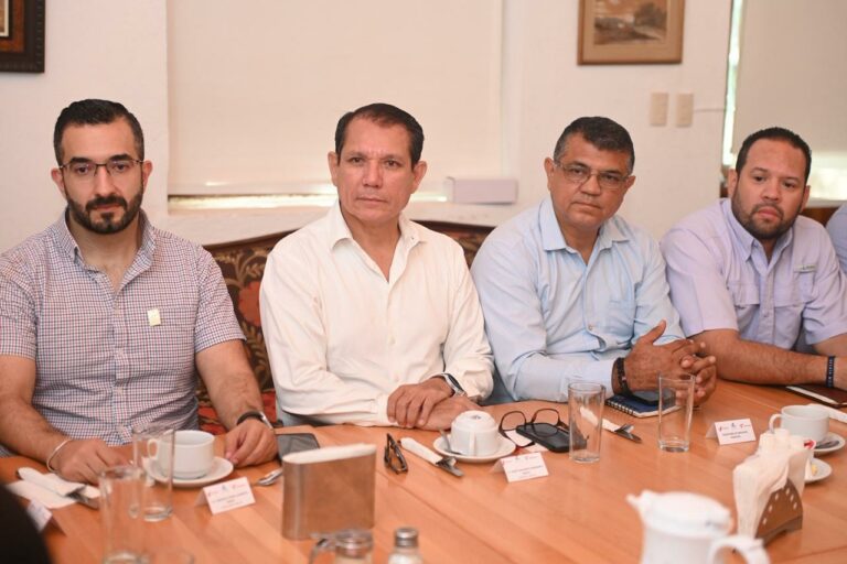 Estrechan lazos de colaboración Gobierno de Victoria y CANACO