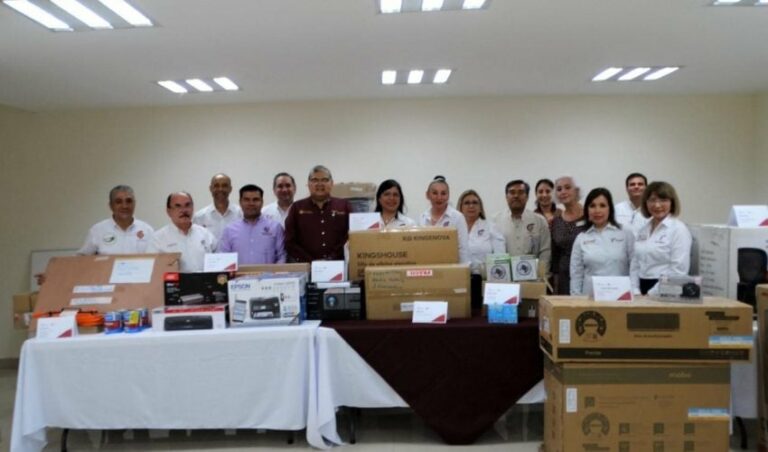 Entrega SET apoyos a estudiantes con discapacidad  de planteles de nivel medio superior