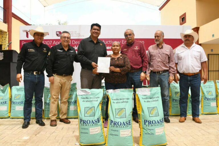 Reciben semilla de maíz productores del municipio de Tula Reciben semilla de maíz productores del municipio de Tula