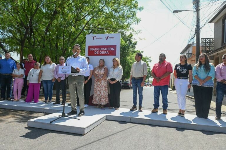 Habitantes de Lomas de Calamaco reciben dos calles más pavimentadas