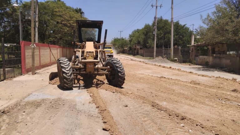 Obras públicas acelera programa de bacheo en colonias de Victoria