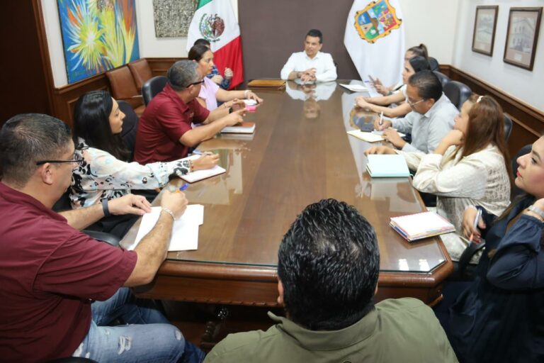 Sostiene alcalde Lalo Gattás reunión de trabajo con Gabinete Económico