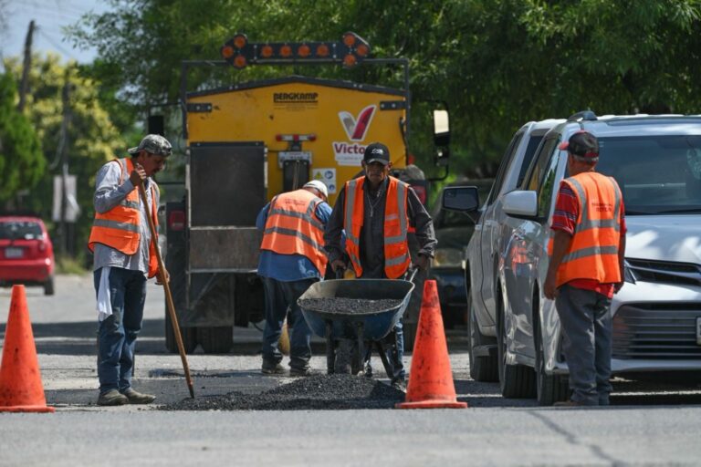 Restaura Municipio 16,522 m2 de asfalto dañado con Plan Emergente de Bacheo.