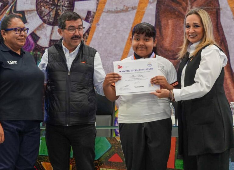 Entrega la UAT reconocimientos a estudiantes del CeINA