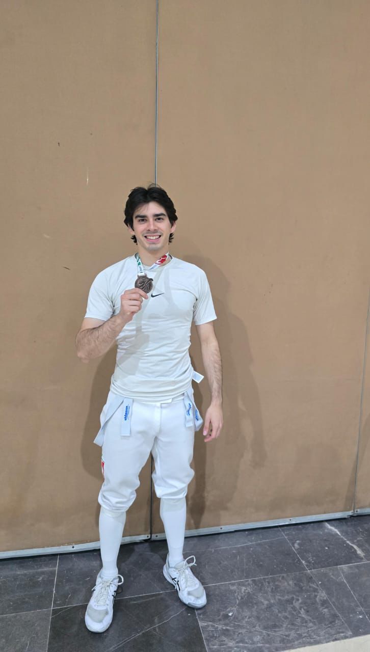 Destacan estudiantes de la UAT en Nacional de Esgrima