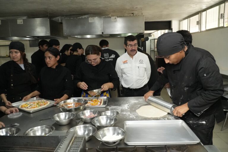 El diálogo con universitarios define el nuevo rumbo de la UAT: rector