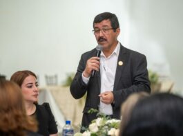 Festejan a maestros de Familia UAT